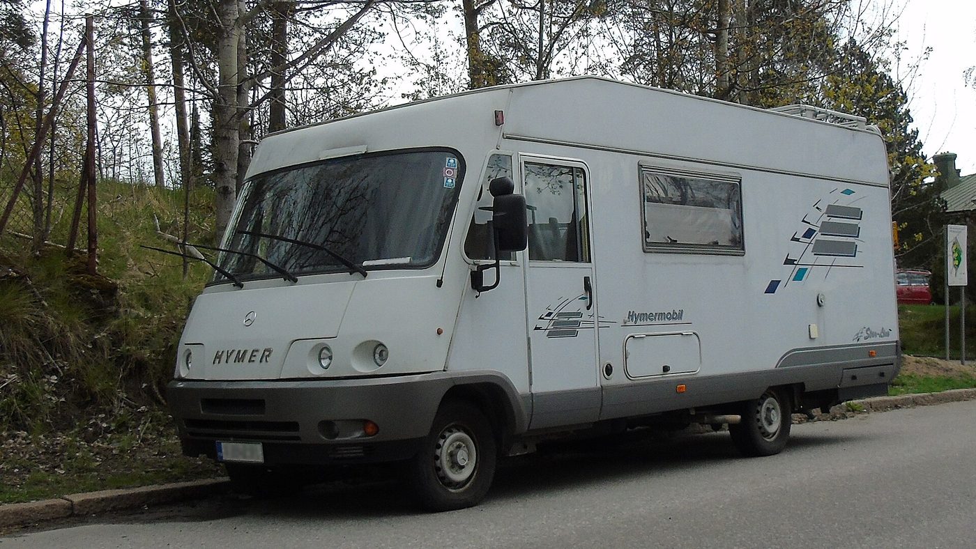 Halfintegraal, met de originele cabine en een eigen opbouw