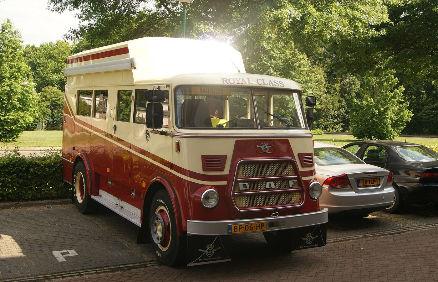 Klassieke DAF-camper met Nederlands kenteken